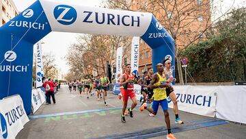 Entrada a meta de la Zurich Maratón de Sevilla 2023.