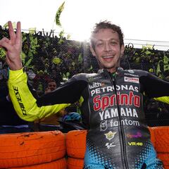 "Diez días más en las motos y el año que viene piloto de coches"