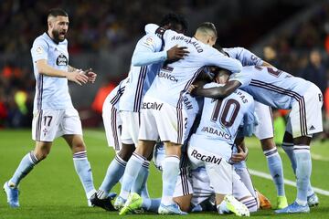 Los jugadores del Celta celebrando el gol de Olaza que empata el partido