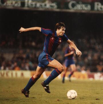 Jugó en el Barcelona desde 1988  a 1994