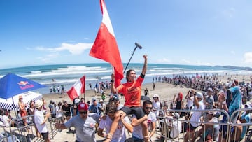 Sof&iacute;a Mulanovich, campeona mundial de surf 2019