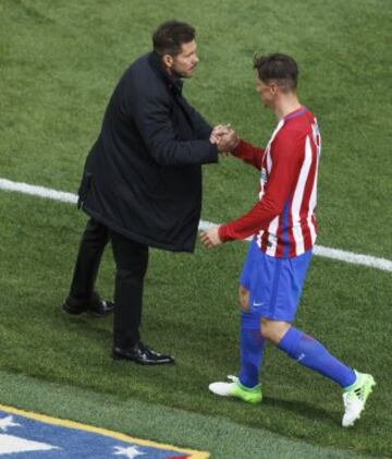 Simeone y Fernando Torres.DO