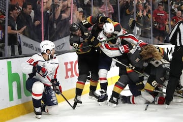 La pelea entre Knights y Capitals en la Stanley Cup de la NHL