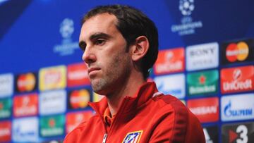 Godín en rueda de prensa.