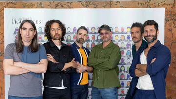 El grupo musical Vetusta Morla posa para AS en la presentaci¨®n de su ¨²ltimo disco, Figurantes, tras anunciar que parar¨¢n hasta 2026. De izquierda a derecha: David Garc¨ªa, Guille Galv¨¢n, Juan Manuel Latorre, ?lvaro B. Baglietto, Pucho y Jorge Gonz¨¢lez.