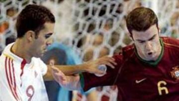 <strong>DISPUTADO.</strong> La selección entrenada por José Venancio López cumplió los pronósticos y podrá reeditar su título continental, aunque sólo pudo conseguirlo después de remontar un 0-2 en los 5 últimos minutos triunfales que le permite disputar su quinta final europea y segunda consecutiva.