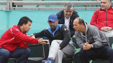 Marcelo Rios y Ulices Cerda, durante el entrenamiento de Chile en el Centro Recreacional del Ejercito Huayquique