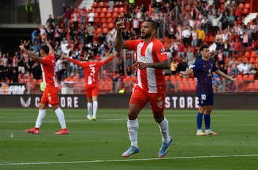 Aprobados y suspensos del Almer¨ªa: goles, espect¨¢culo y regreso al playoff