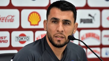 AME8381. YPANÉ (PARAGUAY), 20/11/2023.- El defensor de la selección Paraguay de fútbol, Junior Alonso habla hoy, durante una rueda de prensa, en el CARDE de la ciudad de Ypané (Paraguay). Paraguay se enfrentara a Colombia, en la sexta fecha de las eliminatorias Sudamericanas, el 21 noviembre 2023, para el Mundial 2026. EFE/Daniel Piris