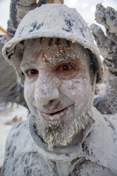 Aunque se cree que tiene más de 200 años de historia, muchos historiadores vinculan esta fiesta con las "Saturnales" de la antigua Roma, donde los roles sociales se invertían por un día, o con la "Fiesta de los Locos" de la Edad Media.