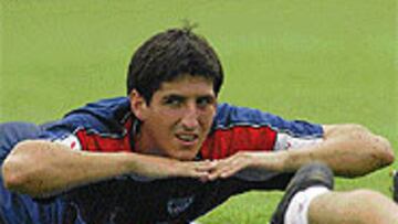 <b>INCORPORACIÓN.</B> El técnico Vidal ya dispone del joven jugador Karanka para potenciar el ataque.