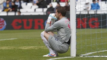 Javi Varas durante el partido contra el Rayo el 7 de abril. 