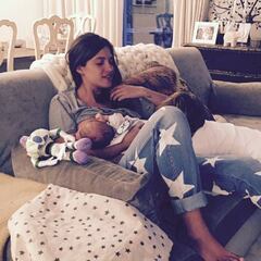 Sara Carbonero da el pecho a Lucas y habla de celos de Martín