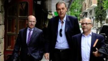 <b>PESOS PESADOS. </b>Bladé (Barcelona), Sánchez (Madrid) y García (Unicaja) llegan a la reunión de ayer,