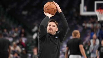 DALLAS, TEXAS - DECEMBER 23: Luka Doncic #77 of the Dallas Mavericks warms up before the game against the San Antonio Spurs at American Airlines Center on December 23, 2023 in Dallas, Texas. NOTE TO USER: User expressly acknowledges and agrees that, by downloading and or using this photograph, User is consenting to the terms and conditions of the Getty Images License Agreement.   Sam Hodde/Getty Images/AFP (Photo by Sam Hodde / GETTY IMAGES NORTH AMERICA / Getty Images via AFP)