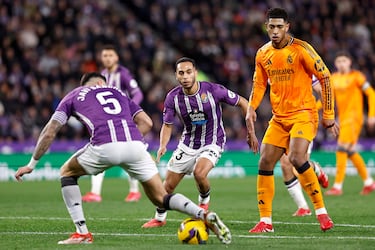 El líder golpea primero en Pucela. Tremenda la acción entre Mbappé y Bellingham, combinando una pared exquisita para superar el muro blanquivioleta, dejando el inglés al crack francés en el mano a mano, definiendo a la perfección ante Hein. Otro más de Kylian.