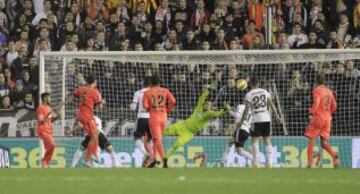 Busquets marca el 0-1.