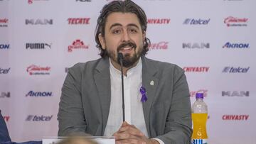 Chivas paga apuesta tras perder el Clásico frente al América