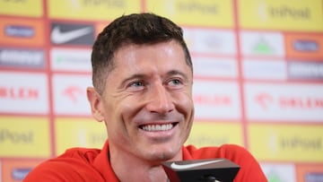 Warsaw (Poland), 02/09/2024.- Polish national soccer player Robert Lewandowski attends a press conference in Warsaw, Poland, 02 September 2024. Poland will face Scotland on September 5, 2024 in Glasgow and on September 8, Croatia in Osijek in the UEFA Nations League matches. (Croacia, Polonia, Varsovia) EFE/EPA/Leszek Szymanski POLAND OUT