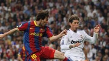<b>ASÍ MARCÓ EL 0-1. </b>Messi se adelanta a Sergio Ramos para conectar con el centro de Afellay.