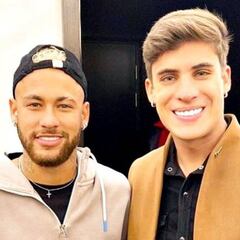 El novio de la madre de Neymar mantuvo una relación con el cocinero del jugador