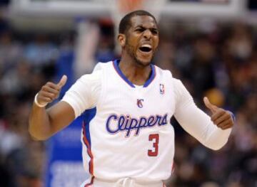 Chris Paul celebra una canasta.