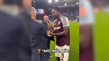 Entre risas exigía lo que era “suyo”.