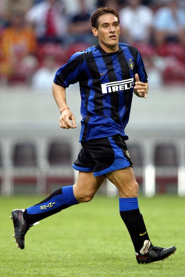 Tras recuperar su buen nivel en el Flamengo y en su cesión al AEK de Atenas. En verano de 2002 volvió a destacar en un Mundial y esta vez le sirvió para firmar por el Inter de Milán.
En la escuadra milanesa jugó tres temporadas en las que su rendimiento fue de más a menos. 