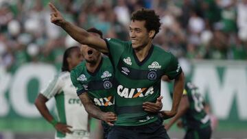 Helio Neto no sabe que hubo accidente y pregunta por el resultado del partido