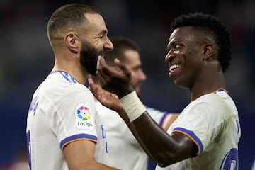 MADRID, SPAIN - SEPTEMBER 12: Vinicius Junior and Karim Benzema of Real Madrid celebrates their fifth goal during the La Liga Santader match between Real Madrid CF and RC Celta de Vigo at Estadio Santiago Bernabeu on September 12, 2021 in Madrid, Spain.