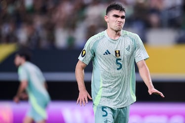 Johan Vásquez, capitán y pilar del Genoa… ¿Pero por cuánto tiempo más?