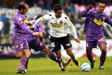 Estuvo en tres ocasiones distintas en el plantel albo, pero nunca logró consolidarse. Luego jugó en Holanda, Francia y Ecuador, además de clubes de la A y la B. El último fue Magallanes.