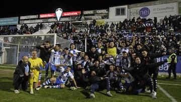 Los jugadores del Alcoyano celebran la victoria contra el Levante en Copa del Rey.