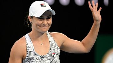 FILE PHOTO: Tennis - Australian Open - Melbourne Park, Melbourne, Australia - January 27, 2022  Australia&#039;s Ashleigh Barty waves at fans before her semi final match against Madison Keys of the U.S. REUTERS/Morgan Sette/File Photo