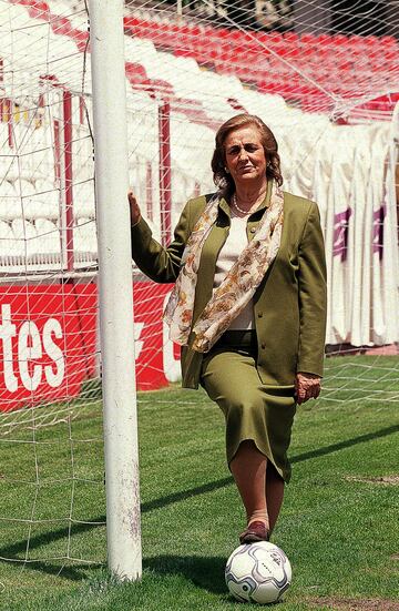 Se convirtió en presidenta del Rayo Vallecano cuando su marido, máximo accionista del Rayo Vallecano la nombró presidenta del club madrileño, el 12 de enero del 1994. Estó la convirtió en la primera mujer que llegó a la presidencia de un club de fútbol de la Primera División de España.