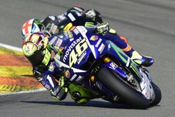 Valentino Rossi durante su remontada.