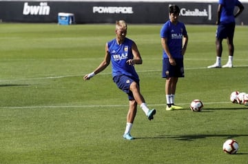 El 14 de julio ya entrenaba con el Valencia CF y colgaba esta foto en su cuenta de instagram que titulaba así: “ENTRENAR CON PLACER”