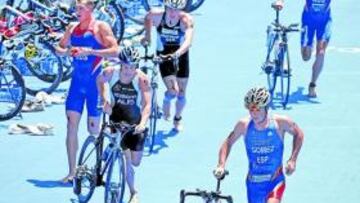<b>TRANSICIÓN. </b>Noya se prepara para iniciar el segmento de bicicleta.