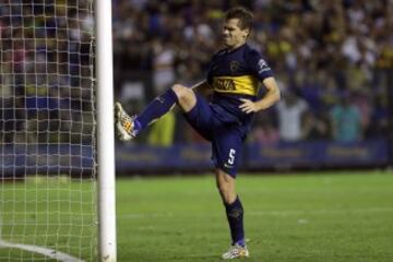 Boca Juniors' Fernando Gago reacts after failing to score during the first leg of the Copa Sudamericana semi-finals soccer match against River Plate in Buenos Aires, Argentina, Thursday, Nov. 20, 2014. (AP Photo/Victor R. Caivano)