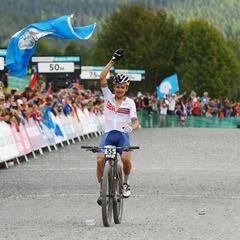 Van der Poel naufraga tras la polémica y Pidcock se proclama campeón del mundo de MTB