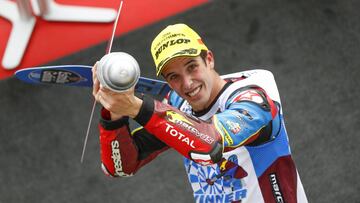 &Aacute;lex M&aacute;rquez celebrando su t&iacute;tulo de Moto2.