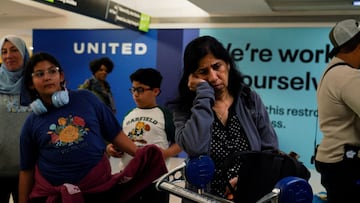 Aeropuerto de Tampa lanza una provocadora campaña contra la ropa de dormir entre viajeros y desata debate sobre comodidad, etiqueta y sentido común en terminales.