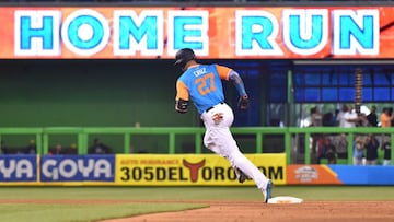 Giancarlo Stanton ha sido el primer jugador en llegar a los 50 home runs en 2017 y sitúa a los Marlins en los alrededores de las plazas de playoff.