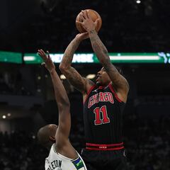 DeMar DeRozan drops 41 on the Bucks as Bulls level the series 1-1