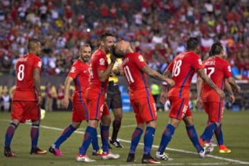 El equipo de Pizzi cerró la fase grupal con goleada sobre Panamá. Alexis y Vargas anotaron dos cada uno. Bravo se "comió" los dos descuentos.