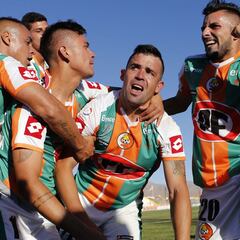 Cobresal ficha a goleador de su histórico título en 2015 y renueva a una figura