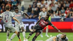 SALZBURG, AUSTRIA - SEPTEMBER 06: Lucas Gourna-Douath of Red Bull Salzburg, Divock Origi of AC Milan and Strahinja Pavlovic of Red Bull Salzburg battle for the ball during the UEFA Champions League group E match between FC Salzburg and AC Milan at Football Arena Salzburg on September 6, 2022 in Salzburg, Austria. (Photo by Roland Krivec/DeFodi Images via Getty Images)