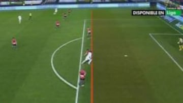 Esta es la captura que ofreció Canal+1 del 'Liberovisión' en la que se aclara que el gol de Callejón era legal.