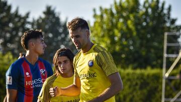 Vilanova celebra su gol frente al Huesca.