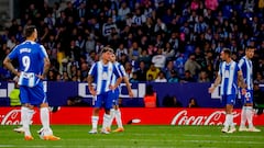 Los jugadores del Espanyol se lamentan en un partido.